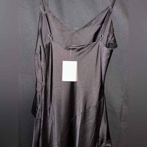 🆕 || F21 || Satin Ruffle High-Low Dress - Picture 6 of 8